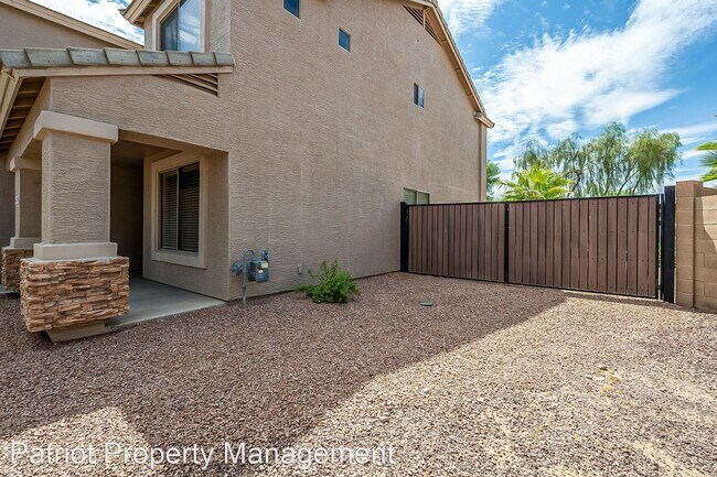 Foto del edificio - 5 br, 2.5 bath House - 42459 W Michaels Dr