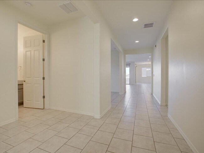 Foto del edificio - 3 Bedroom 2 Bath