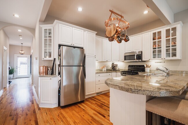 Kitchen - 1675 N Franklin Pl