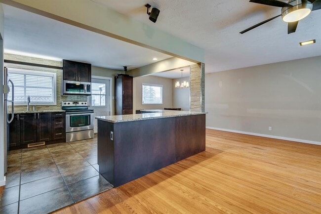 Building Photo - 4602 Forman Crescent SE