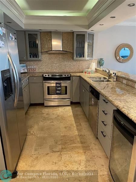 Cocina - 1900 S Ocean Blvd