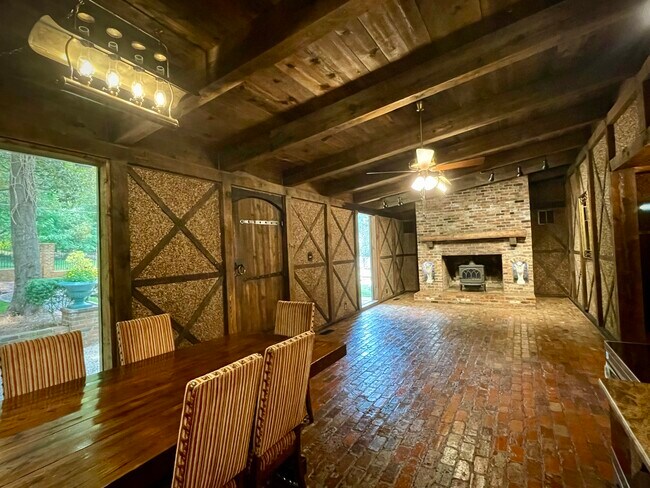 Foto del edificio - 3908 Waterton Rd