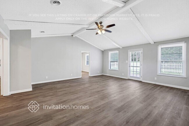 Foto del edificio - 112 Lake Terrace Cir