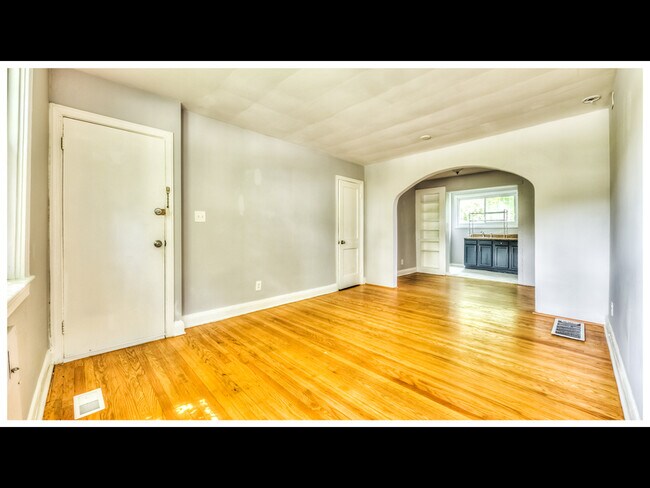 Building Photo - 3200 Carlisle Ave