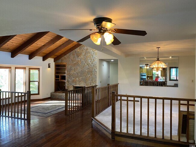 Building Photo - 112 Hillview Dr