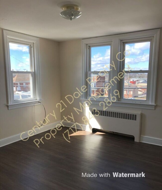 Building Photo - 1BR, West York, Heat and Hot Water included