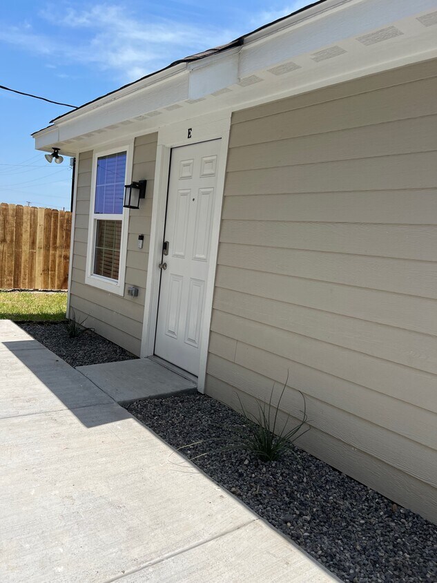 Primary Photo - 2120 Southridge Ave