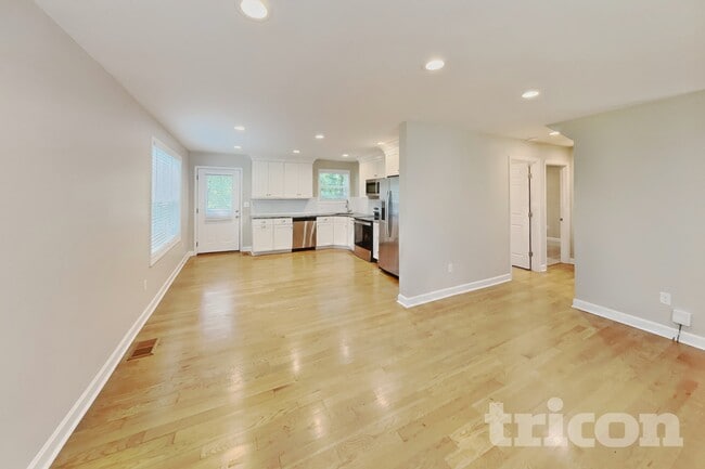 Building Photo - 1026 Chelsea Dr