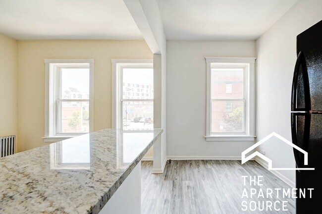 Foto del edificio - 2712 N Milwaukee Ave