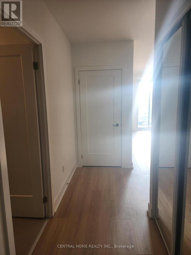 Photo du bâtiment - 2545-2545 Simcoe St N