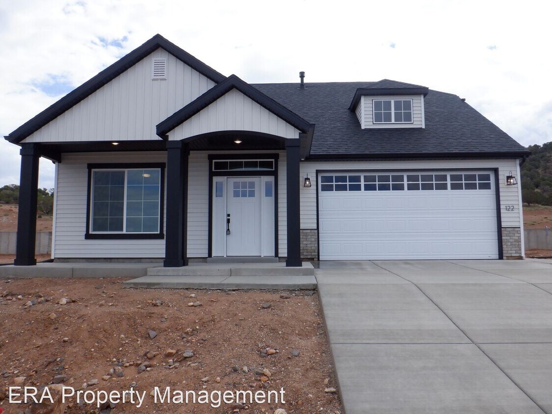 4 br, 2.5 bath House 122 N Strathmore Lane House Rental in Cedar