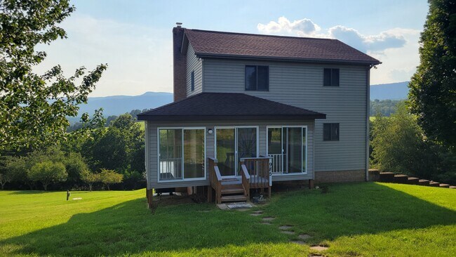 Building Photo - 985 Lazy River East Rd