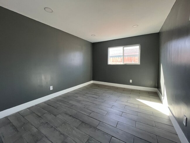 Building Photo - Completely remodeled home