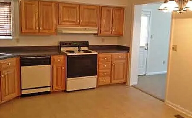Building Photo - 2 Bedroom, 2 Bathroom Home Available in Ca...