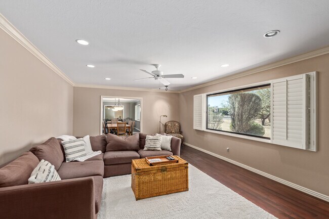 Foto del edificio - 6225 N Mockingbird Ln