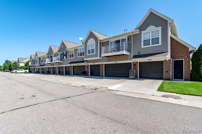 Building Photo - 2339 Arcadia Dr