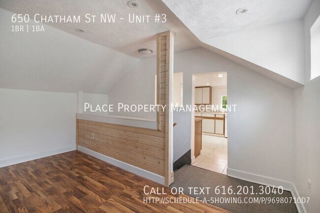 Building Photo - 650 Chatham - Upper 1 Bedroom