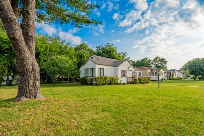 Building Photo - Charming 2 bed 1 bath in midtown Tulsa!