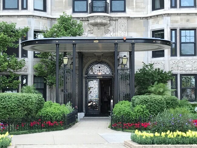 Foto del edificio - 1420 N Lake Shore Dr