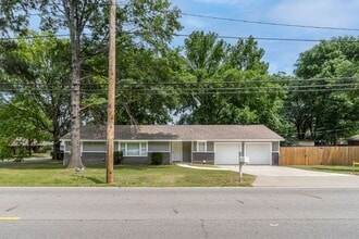 Building Photo - 2305 S 46th St