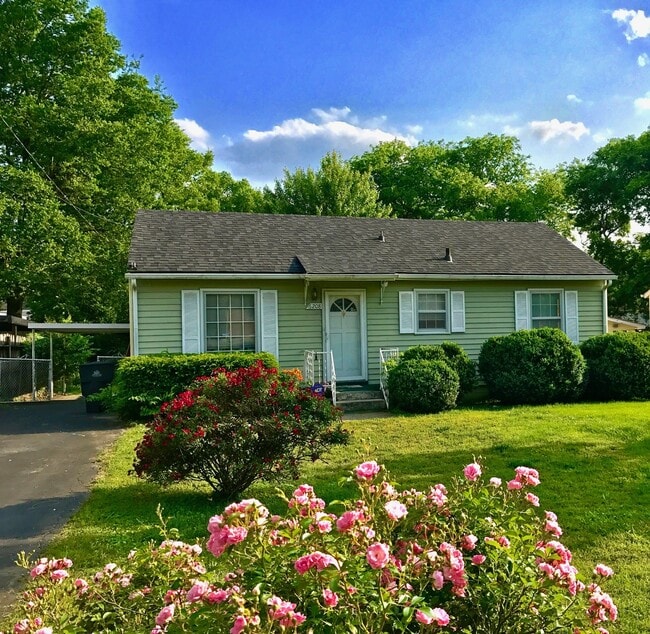 Quaint Charlotte Park Home - Quaint Charlotte Park Home