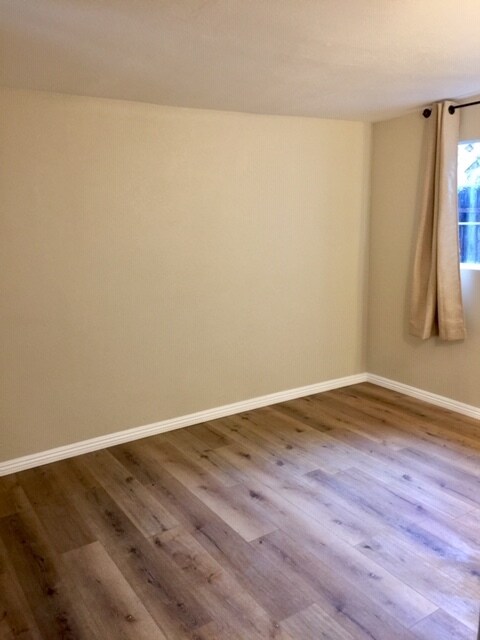 wood like flooring - 52 Allen Ave