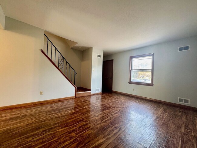 Foto del edificio - 804-810 Powell Ave