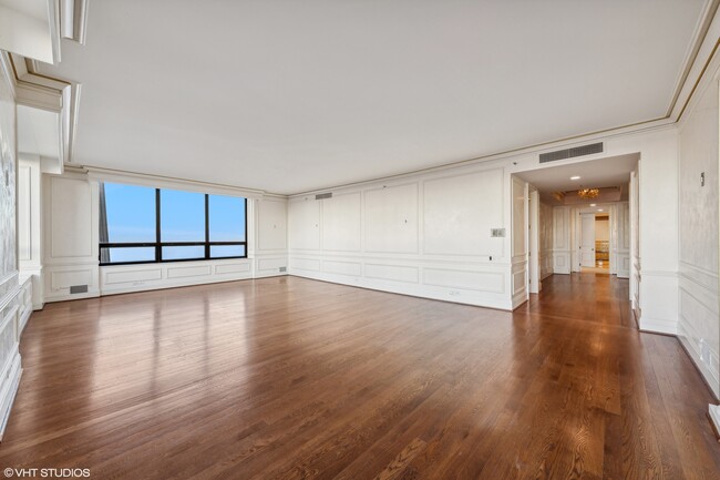 Foto del edificio - 180 E Pearson St