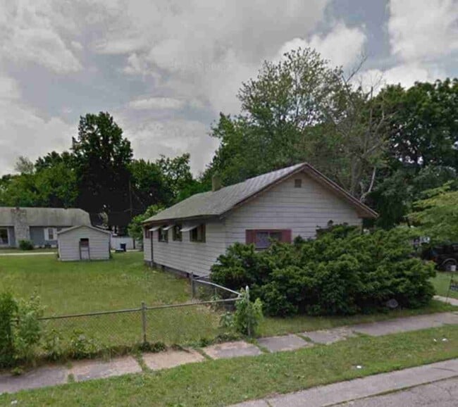 Building Photo - 2123 4th Ave