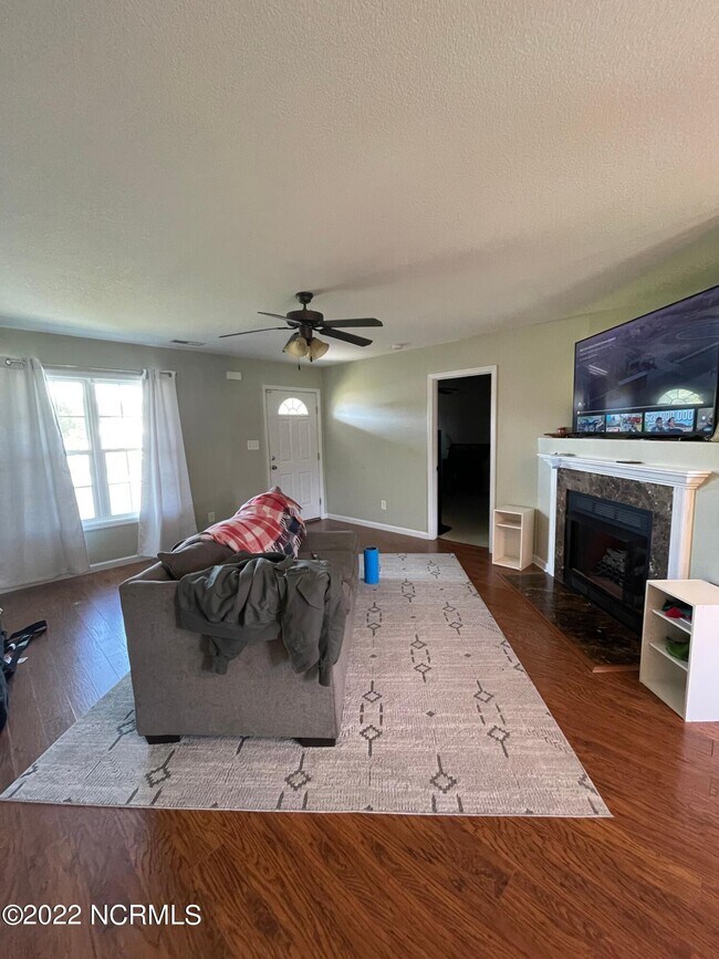 Foto del edificio - 303 Brittney Ct