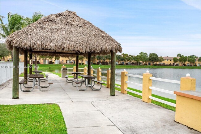 Foto del edificio - 1663 SE 29th St