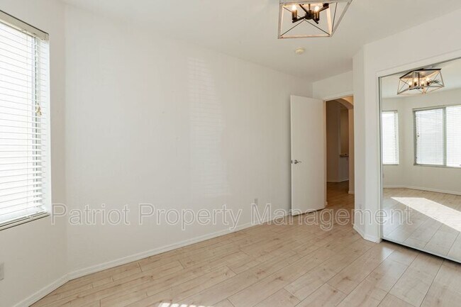 Foto del edificio - 16728 S 22nd St