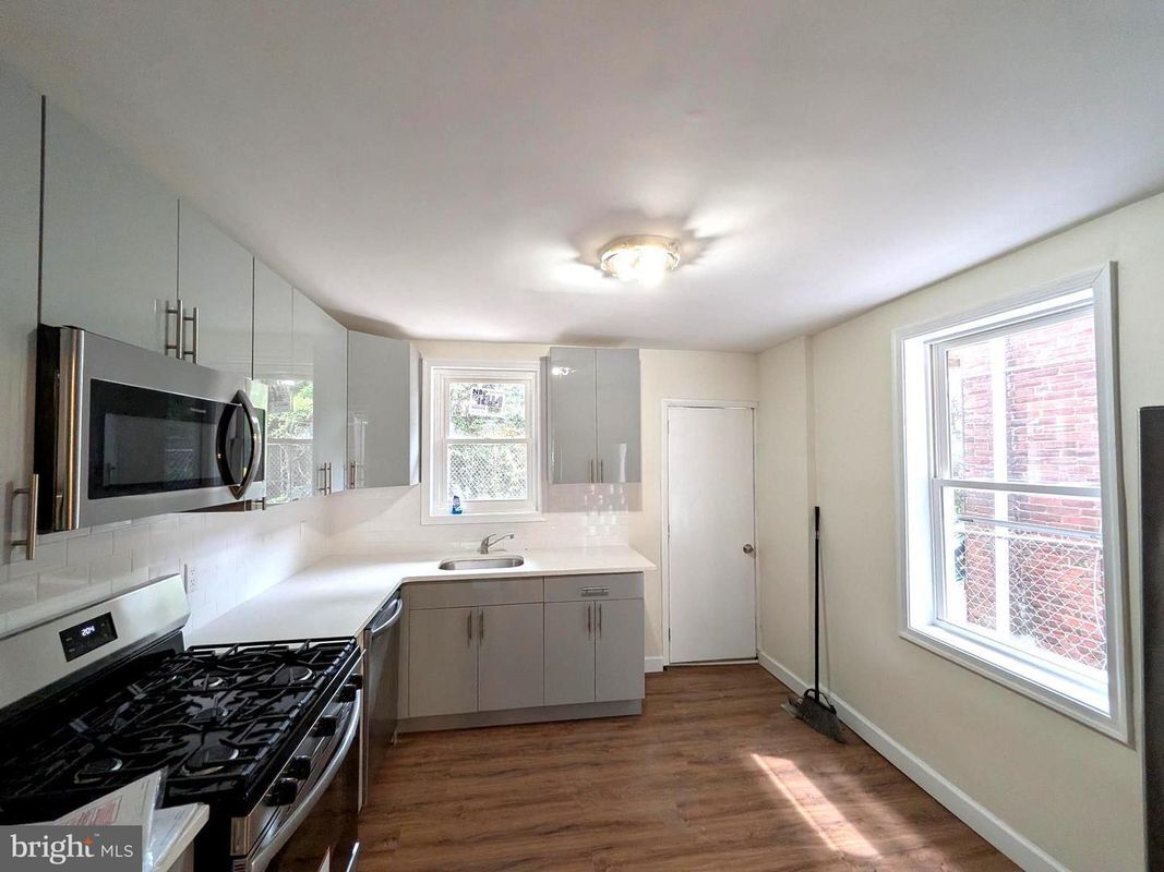 Building Photo - 5609 Walton Ave