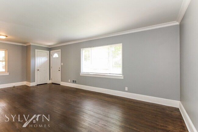 Building Photo - Enjoy one-level living in this 3 bedroom, ...