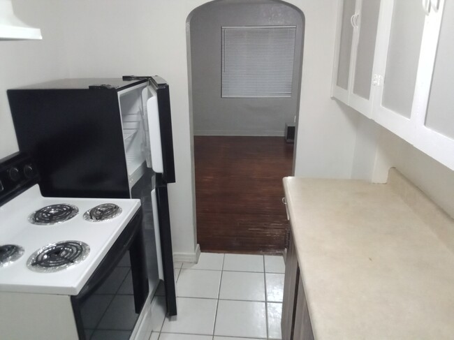 Foto del edificio - 1360 Formosa Ave