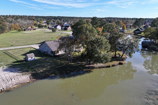 Foto del edificio - 14 Wildwood Lake Dr
