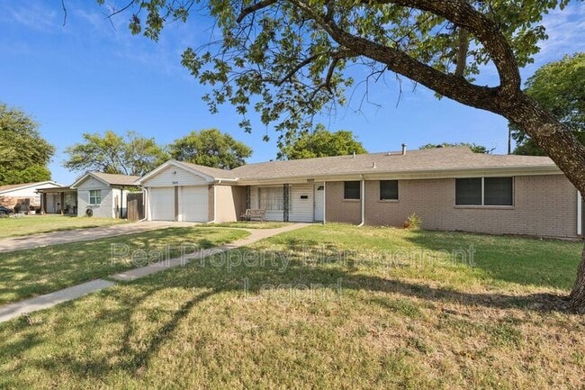 Photo - 7009 Corona Dr House