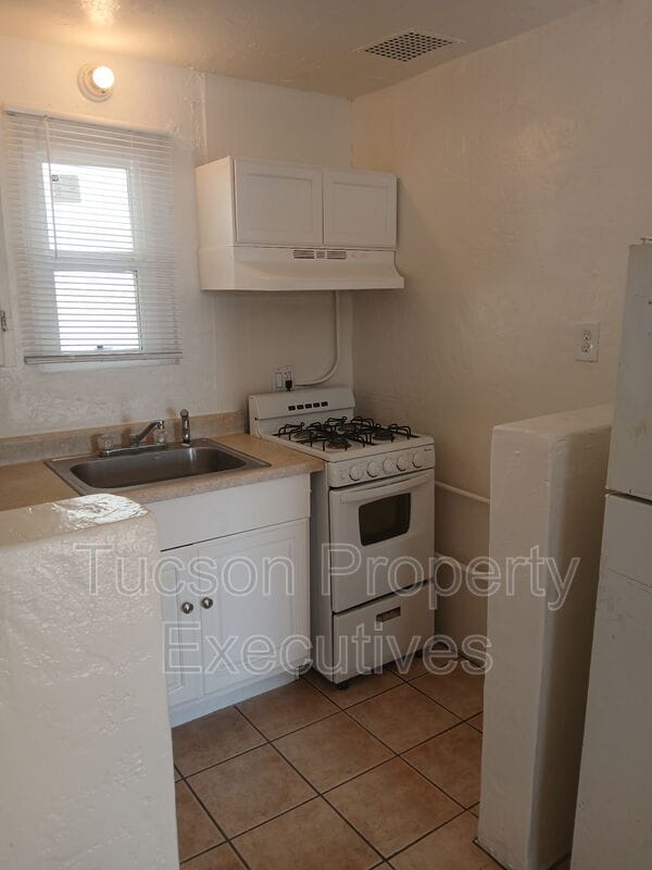 Building Photo - 1951 E Benson Hwy