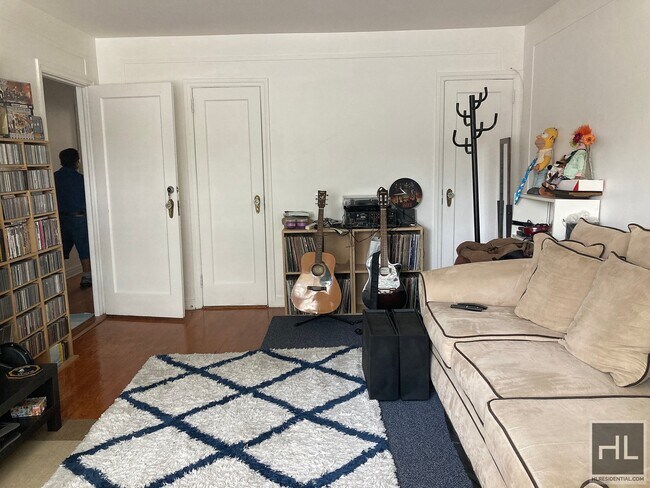 Foto del edificio - Spacious 1br in Woodside