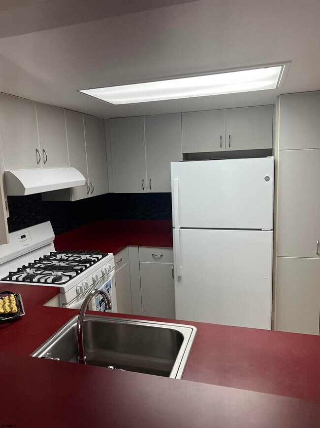 Foto del edificio - 2310 Dolphin Ave