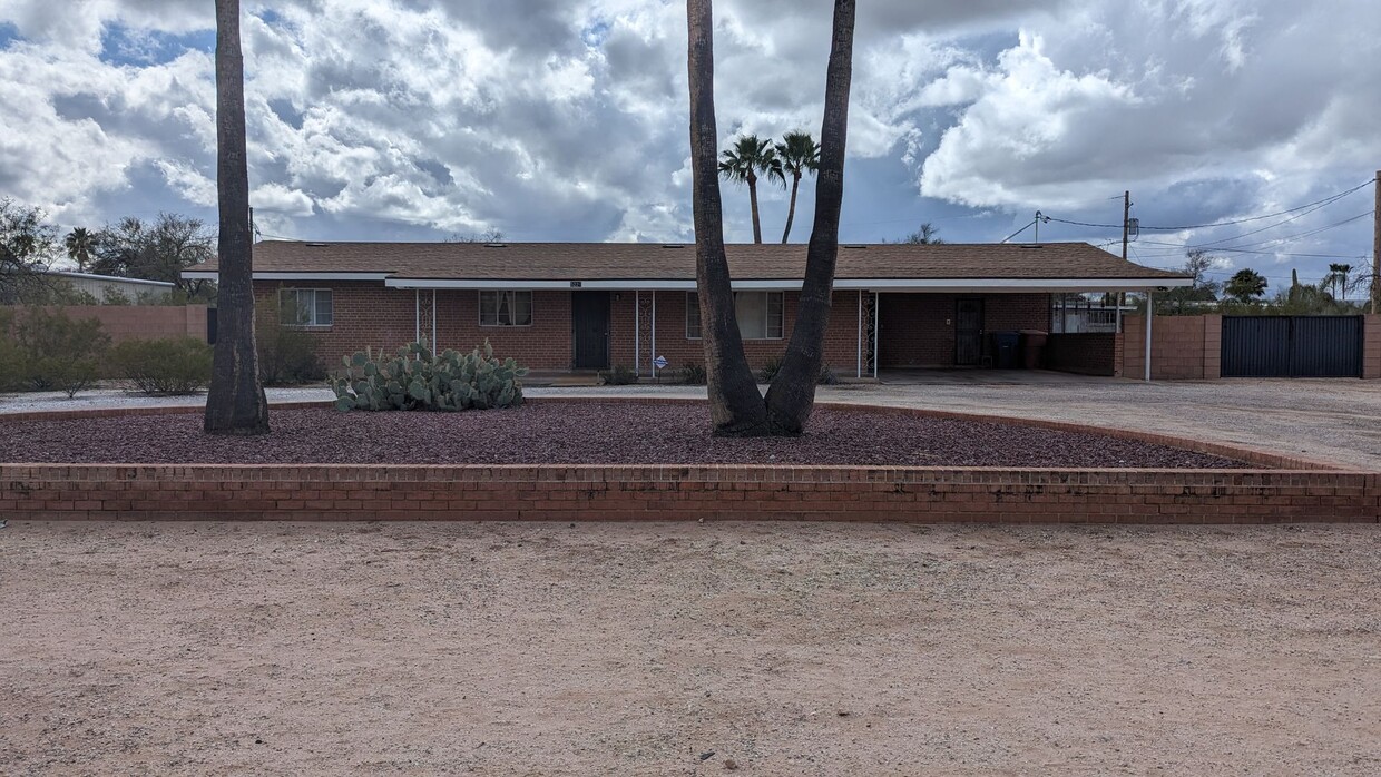 Primary Photo - 3 Bedrooms and 2 Bath Rental