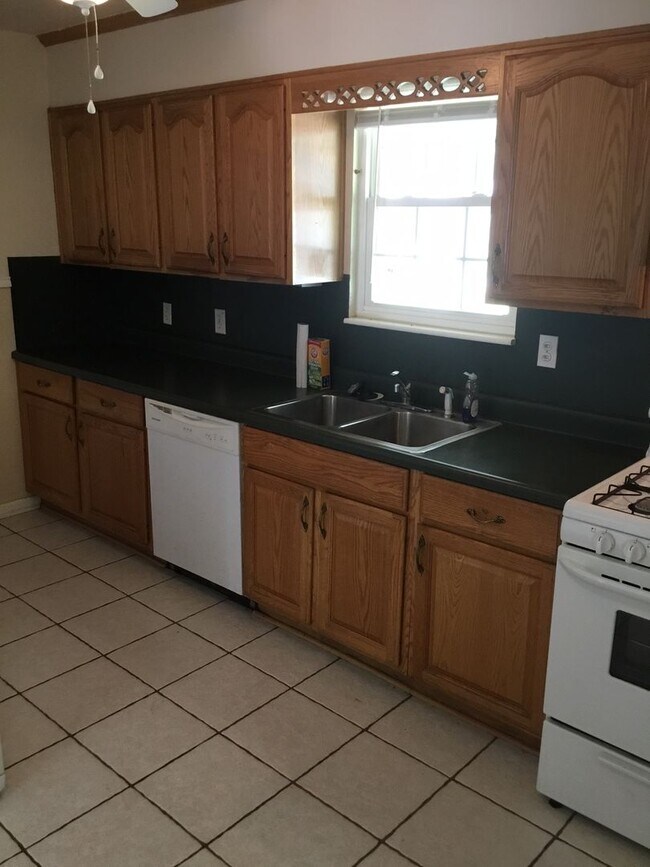 Foto del edificio - ADORABLE ANDERSON ISLAND. 2/1 NICE PATIO. FENCED YARD.