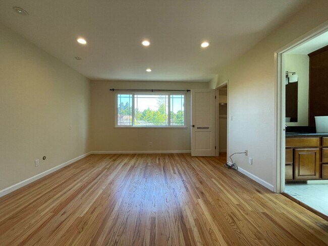 Foto del edificio - SUNNYVALE - Well Maintained 4 Bed 2.5 Bath