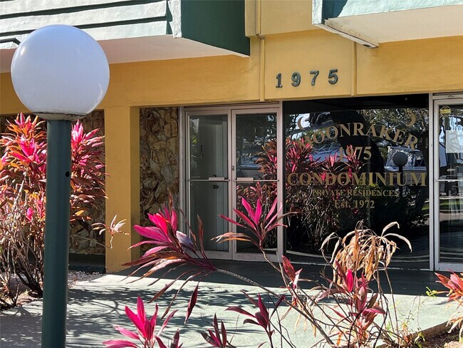 Foto del edificio - 1975 NE 135th St