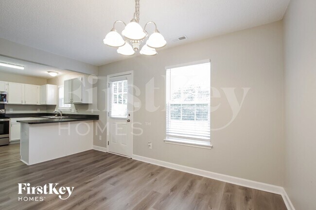 Foto del edificio - 2819 Rosemeade Dr
