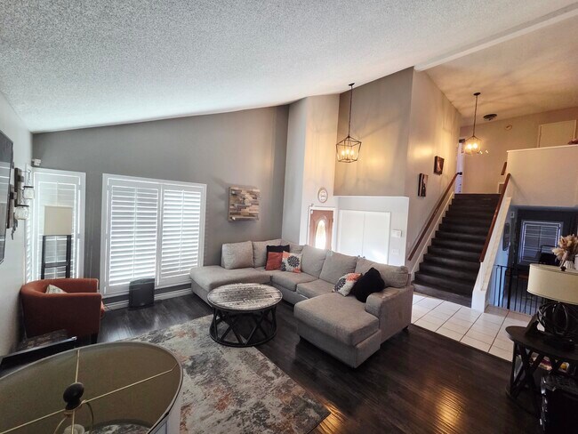 Foto del edificio - 22 Ridge Crest Cir