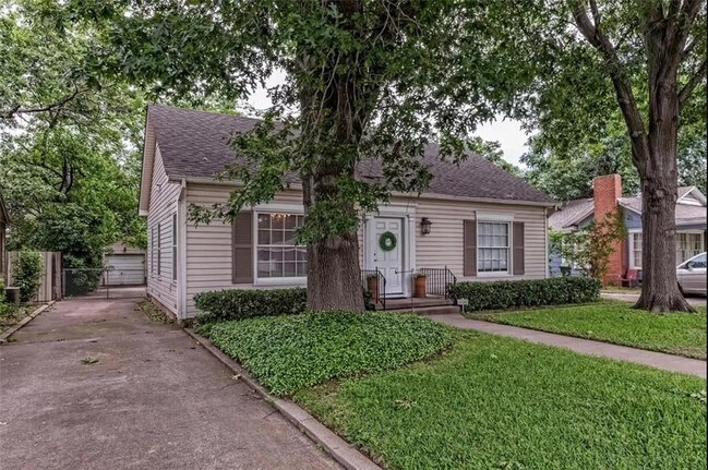 Building Photo - 611 N 33rd St