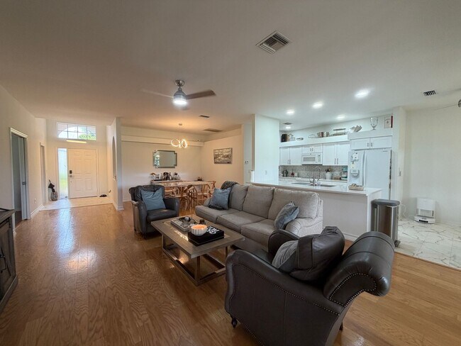 Foto del edificio - ANNUAL RENTAL - 2 BED + DEN / 2 BATH SINGLE FAMILY HOME IN HERITAGE GREENS