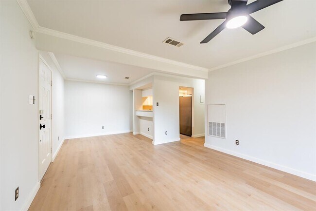 Foto del edificio - 8600 Fathom Cir