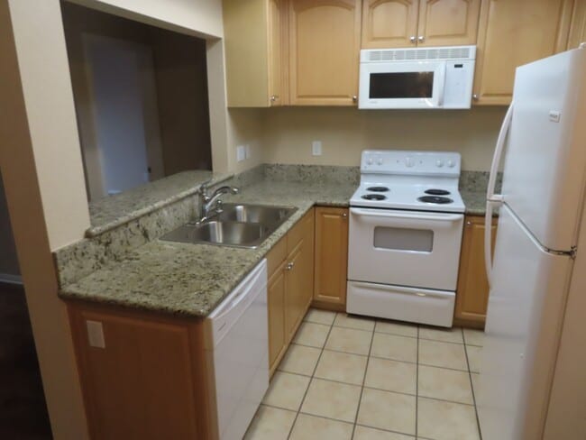 Building Photo - Two Bedroom Condo in Golden Hill